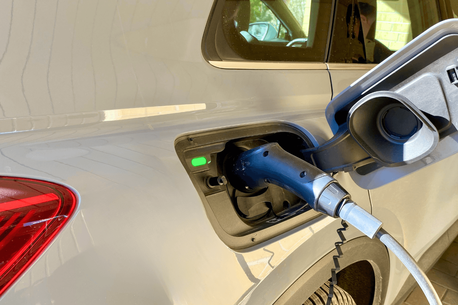 Työsuhdeautot sähköistyvät vauhdilla. Kodin latauspistevalinnassa kannattaa varmistaa, että energian mittaus toteutetaan MID-hyväksytyllä mittarilla.