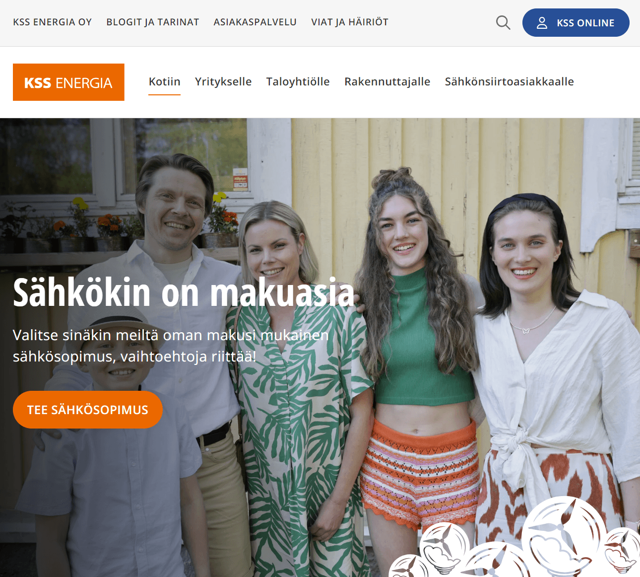 Kuvakaappaus KSS Energian etusivusta. Kuvassa näkyy pääkuvana viisihenkinen perhe kesäisissä tunnelmissa keltaisen puutalon edustalla.